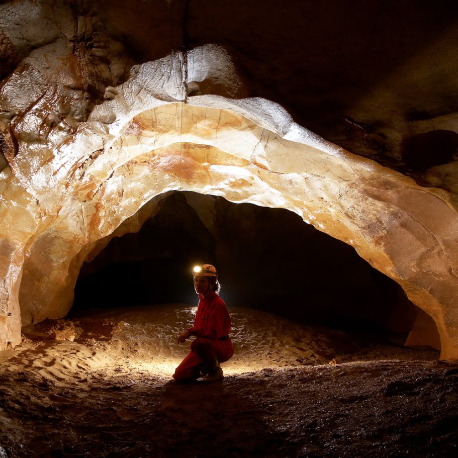 Phreatic cave passage with large scallps on the walls