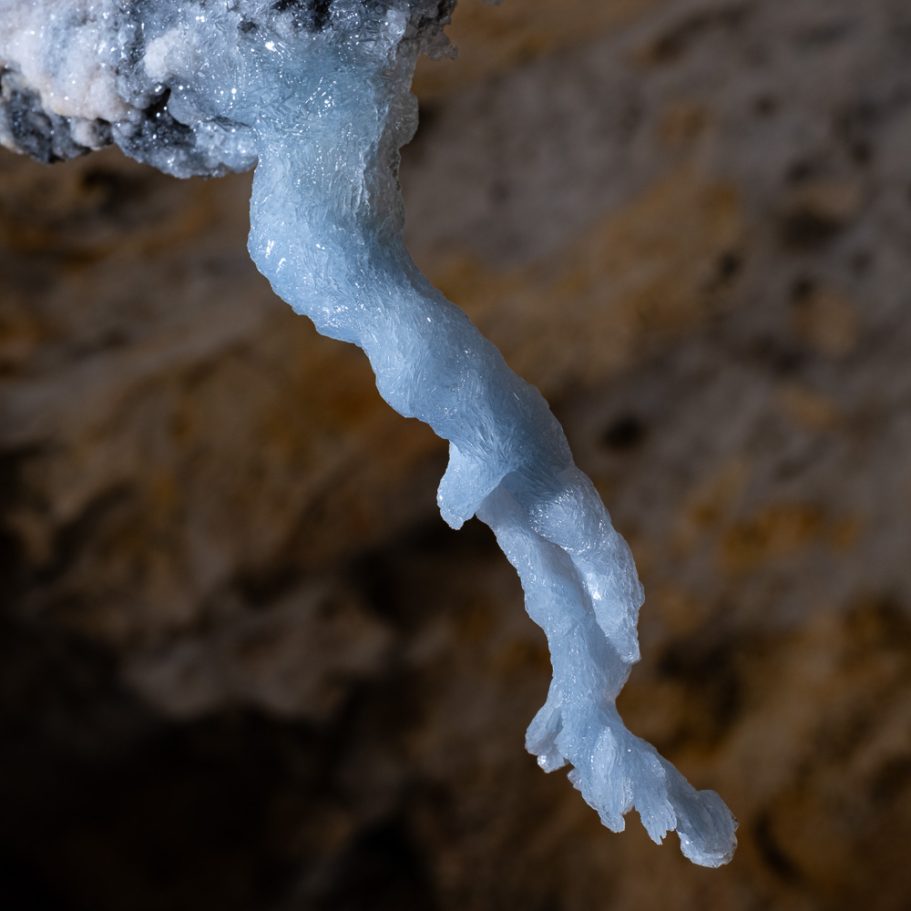 Sky-blue baryte crystals forming a twisted baryte helicite